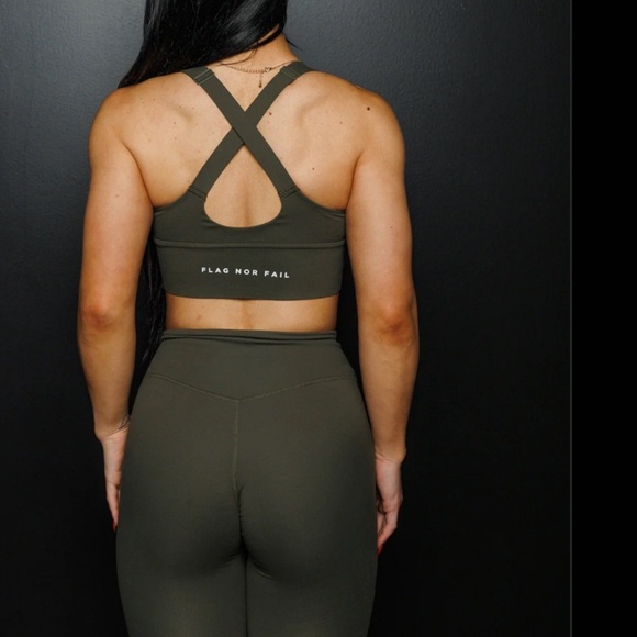 [Flag Nor Fail] NWT LONGLINE
ESSENTIAL BRA
- OLIVE - Picture 3 of 6